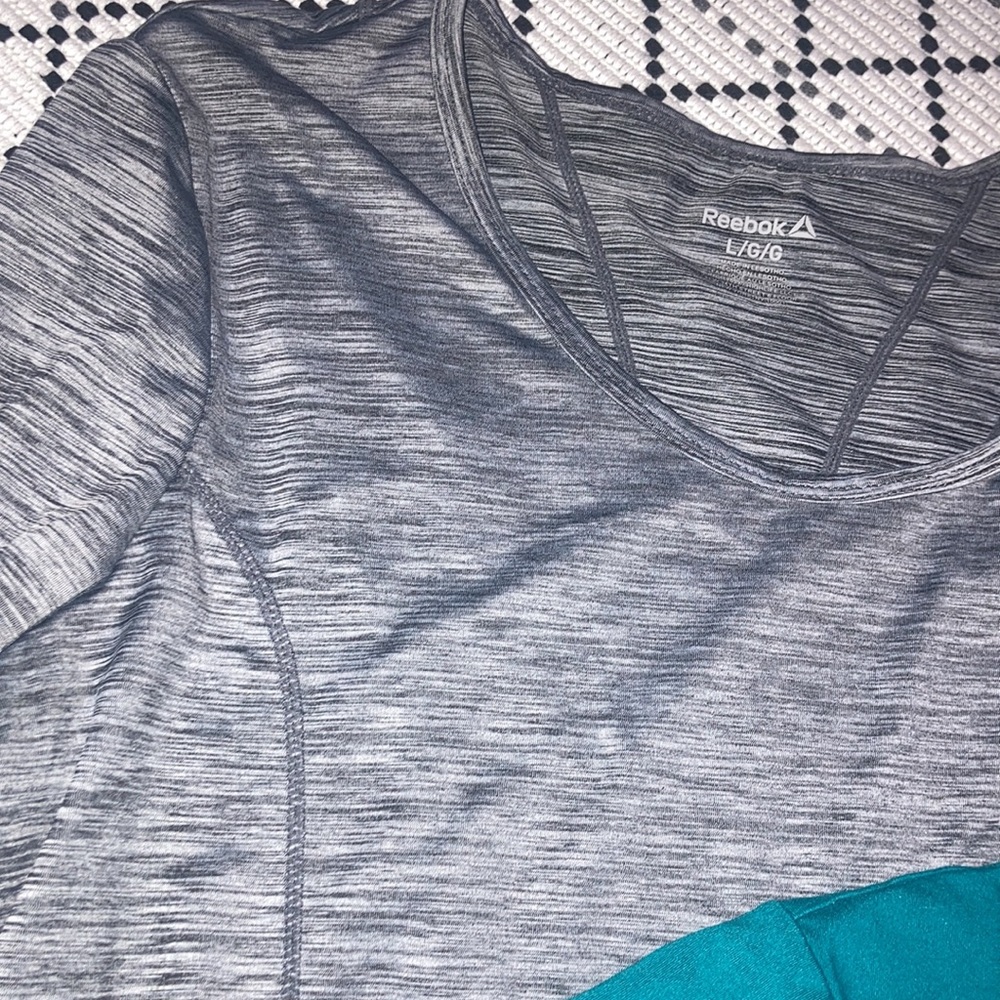 2 Reebok workout shirts - Picture 3 of 6